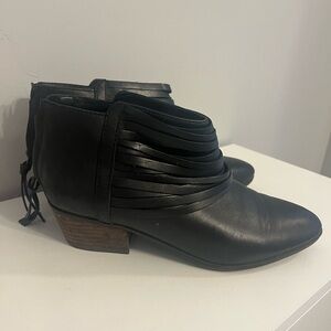 Clark’s Collection size 7 1/2 women’s black leather booties